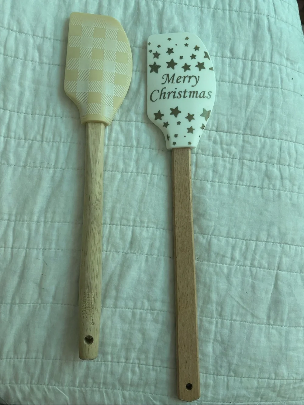 Set of 2 Holiday Silicone Spatulas - White & Beige Merry Christmas